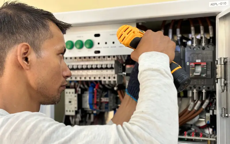 Electrical work in Tempe (stock photo)